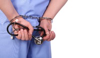 В Барнауле врач-нарколог и пациент пойдут под суд за «закладки»